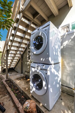 Property grounds - 1415B Cozy 2b1b Downtown retreat with free parking B (Alhambra)