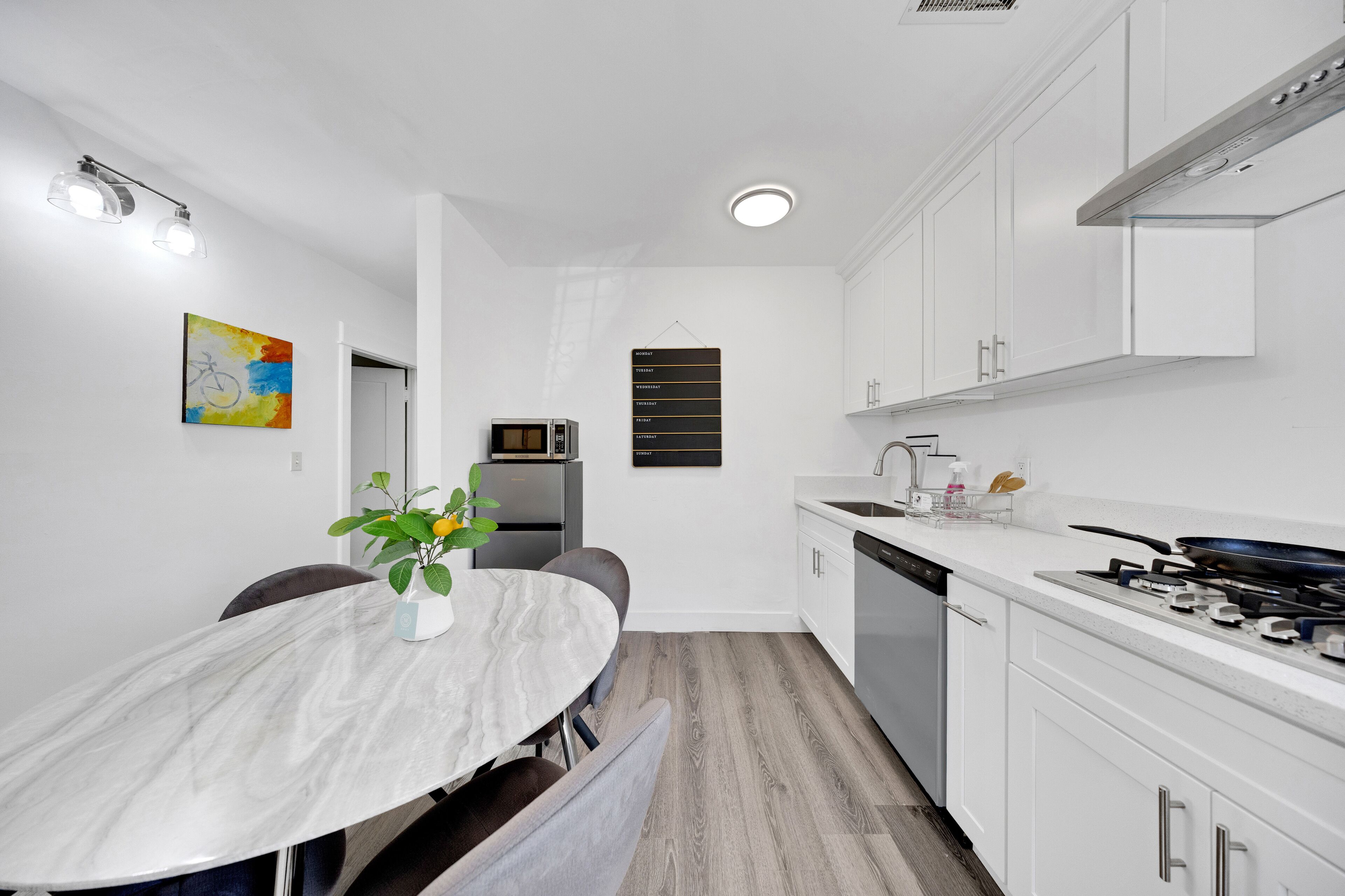 Microonde, piano cottura, lavastoviglie