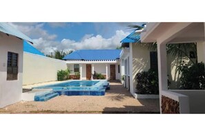 Pool - Standard Room 1 (Zanzibar)