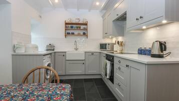 Dishwasher, cookware/dishes/utensils