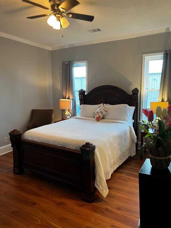 3 bedrooms, desk, iron/ironing board, free WiFi