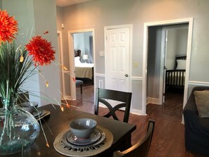 3 chambres, bureau, fer et planche à repasser, Wi-Fi gratuit