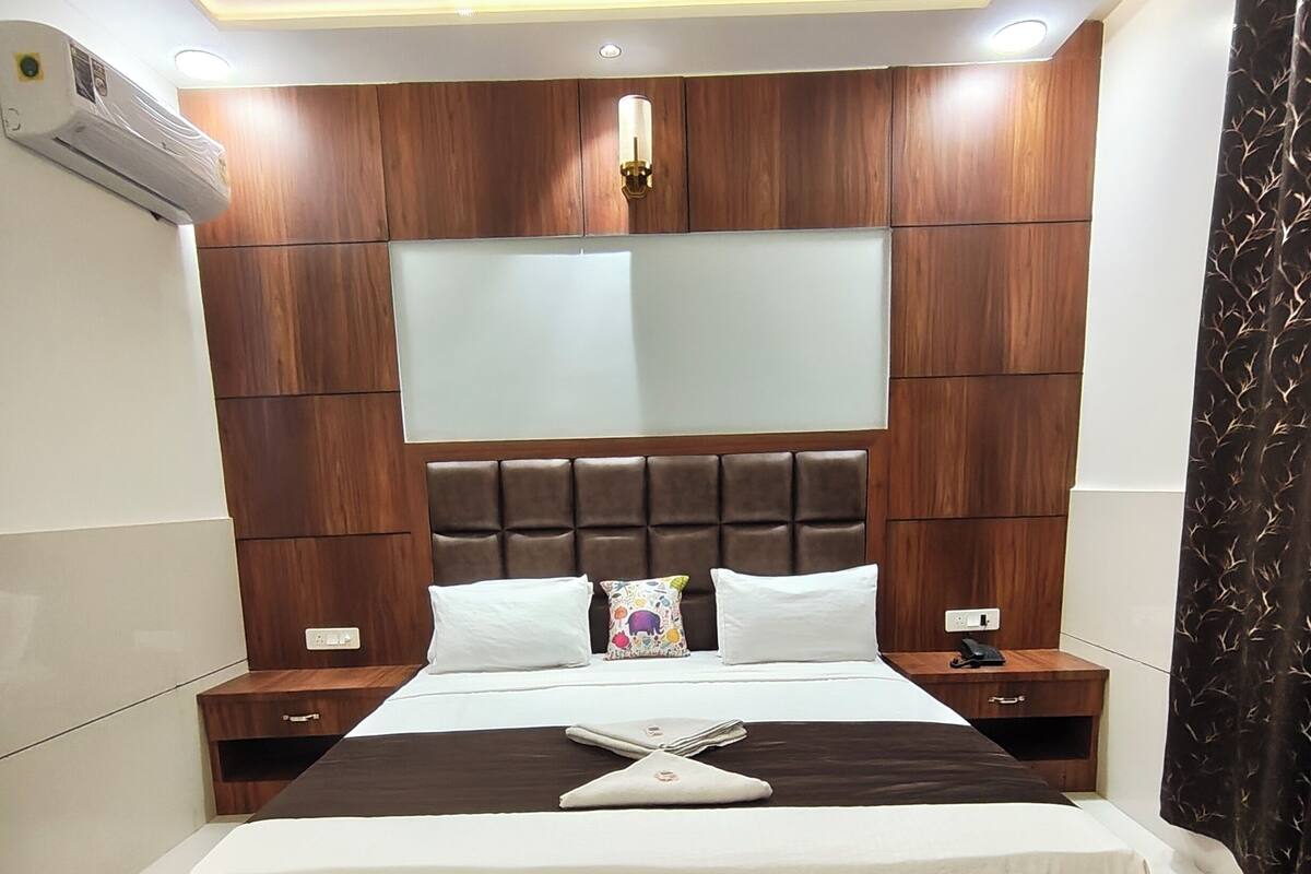 Suite Deluxe | Espacio para trabajar con un portátil y sistema de insonorización