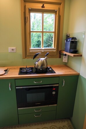 Microwave, oven, stovetop, electric kettle - Tiny House @ Villa Ariola (Toscana)