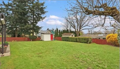 Charming villa with AC in Renton - perfect for large groups