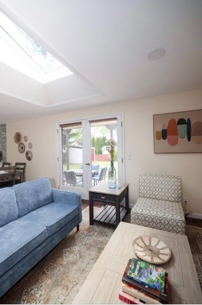 Charming villa with AC in Renton - perfect for large groups