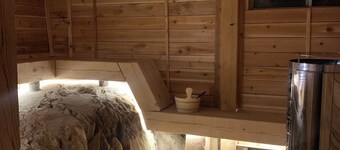 3 bedroom chalet on the river, indoor sauna, close to the ski village