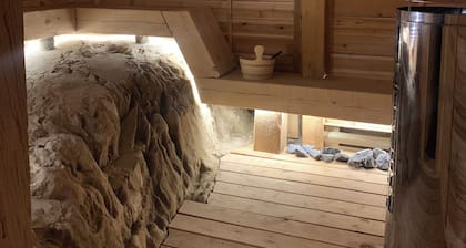 3 bedroom chalet on the river, indoor sauna, close to the ski village