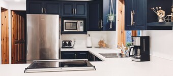 3 bedroom chalet on the river, indoor sauna, close to the ski village