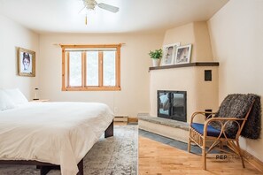 3 bedrooms, iron/ironing board, Internet, bed sheets