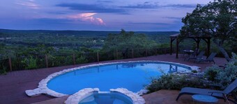 Valley View Retreat for 10