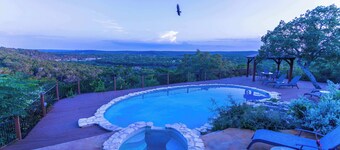 Valley View Retreat for 10