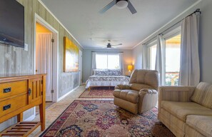 House, Multiple Beds, Pool Access, Valley View (Valley View) | Living area | 42-inch flat-screen TV with digital channels