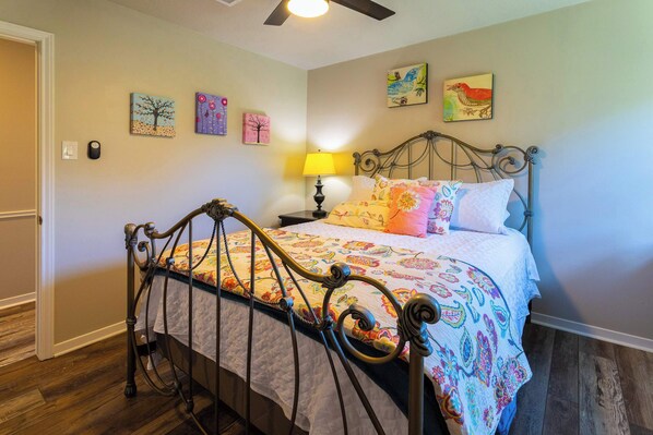 House, Multiple Beds, Pool Access, Valley View (Valley View) | 5 bedrooms, individually decorated, individually furnished, bed sheets