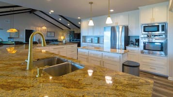 House, Multiple Beds, Pool Access, Valley View (Valley View) | Private kitchen | Fridge, microwave, oven, stovetop