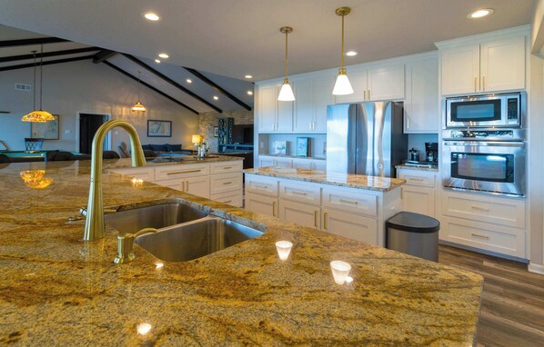House, Multiple Beds, Pool Access, Valley View (Valley View) | Private kitchen | Fridge, microwave, oven, stovetop