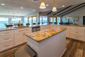 House, Multiple Beds, Pool Access, Valley View (Valley View) | Private kitchen | Fridge, microwave, oven, stovetop