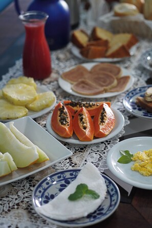 包含每日自助早餐