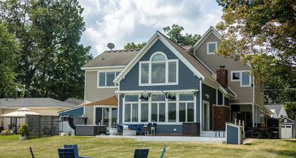 Luxury Lakefront Home: Hot Tub l Beach l Sleeps 15