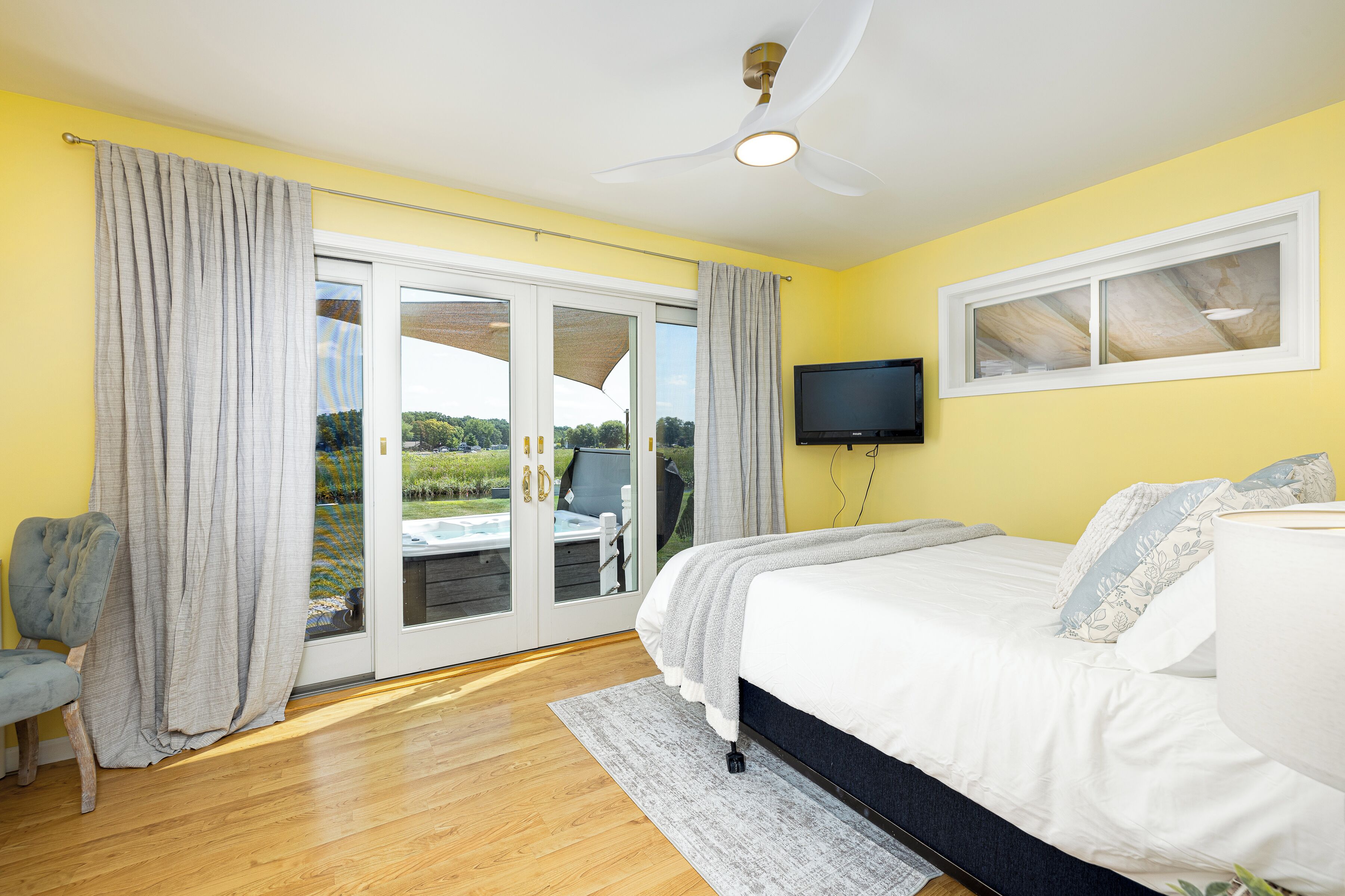 5 bedrooms, iron/ironing board, free WiFi, bed sheets