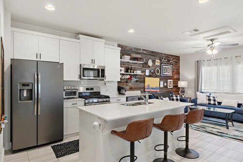 Charming 3-bedroom Townhome conveniently located in Georgetown