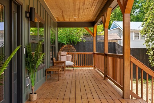 Modern Luxury + Comfort  Pet-Friendly Home Close to Chattanooga