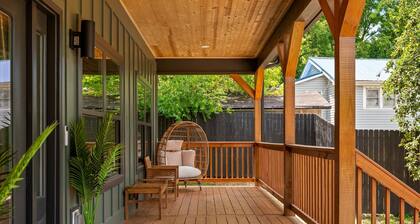 Modern Luxury + Comfort Pet-Friendly Home Close to Chattanooga