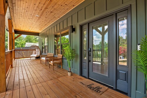 Modern + Comfort  Home Close to Chattanooga