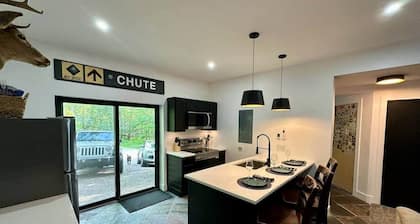 Modern 2BR Retreat in Harbor Springs MI