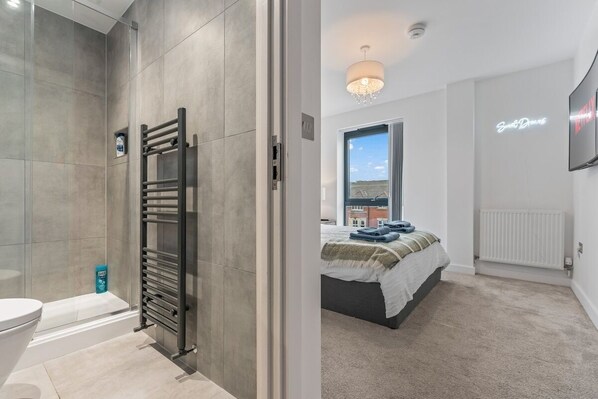 2 bedrooms, iron/ironing board, Internet, bed sheets