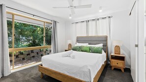 4 bedrooms, internet, bed sheets