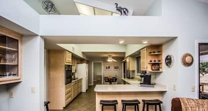 Relaxing Sun City West Stay 55+ Community