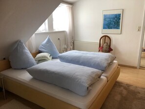 2 bedrooms, iron/ironing board, WiFi, bed sheets