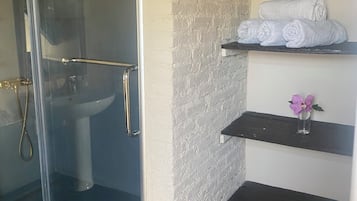 Superior House, Multiple Bedrooms, Non Smoking, Courtyard View | Iron/ironing board