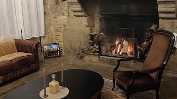 Superior House, Multiple Bedrooms, Non Smoking, Courtyard View | Living area | Toys