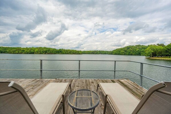 Property grounds - Red Roof Cottage on Lake Lanier (Dawsonville)