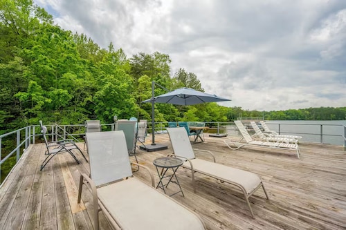 Red Roof Cottage on Lake Lanier