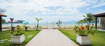 FLAT NA AREIA DA PRAIA DE GARATUCAIA - VISTA MAR