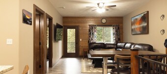 Inviting 3-Bedroom Retreat with Mountain Views – Minutes from Yellowstone’s Northeast Entrance