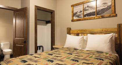 Inviting 3-Bedroom Retreat with Mountain Views â Minutes from Yellowstoneâs Northeast Entrance