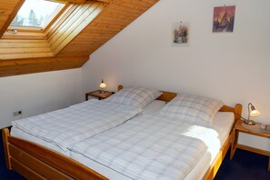 Iron/ironing board, WiFi, bed sheets