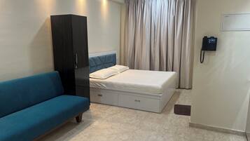1 bedroom, desk, iron/ironing board, free WiFi