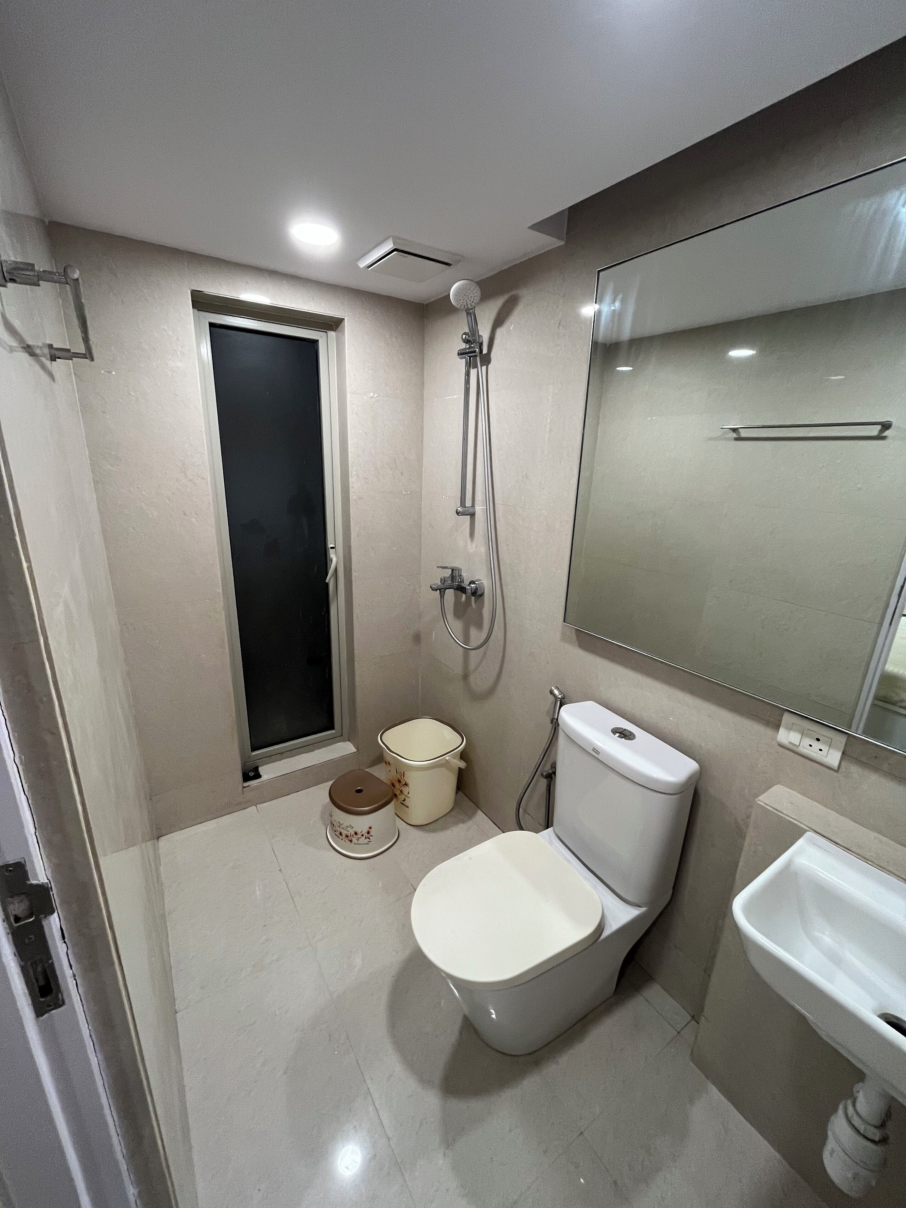 Shower, towels, soap, toilet paper