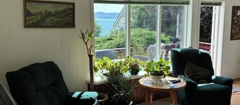 Fjord and Garden Home near Preikestolen