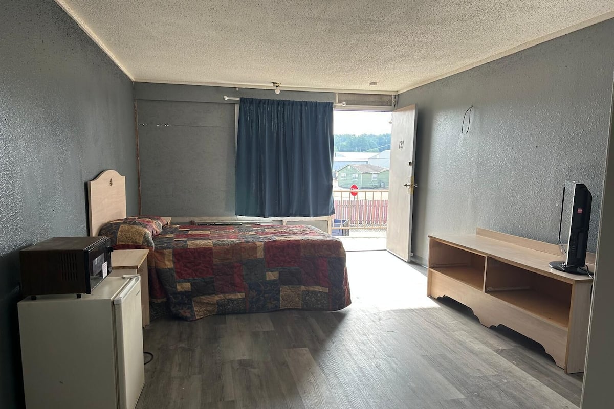In-room safe, free WiFi, bed sheets