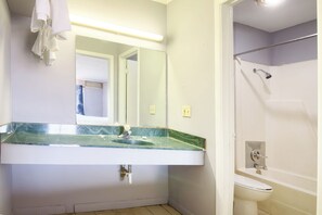 Room, 1 Queen Bed, Non Smoking | Bathroom | Shower, free toiletries, towels - Save Inn By Hotel O Forrest City I 40 (Forrest City)