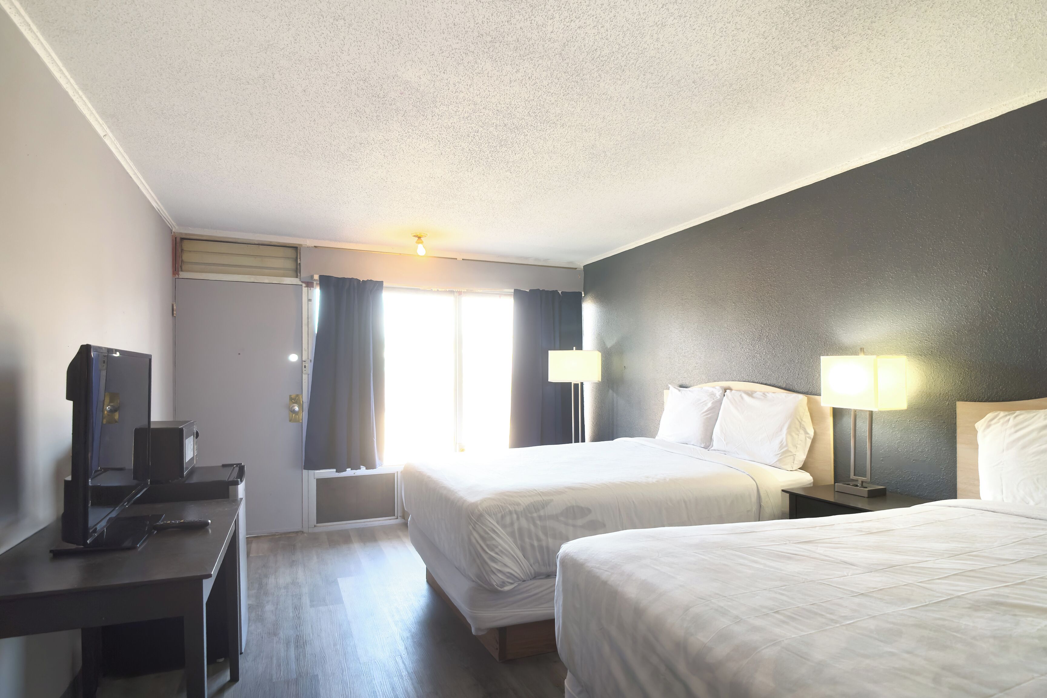 Room, 1 Queen Bed, Non Smoking | In-room safe, free WiFi, bed sheets