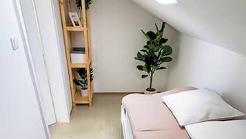 1 bedroom, WiFi, bed sheets