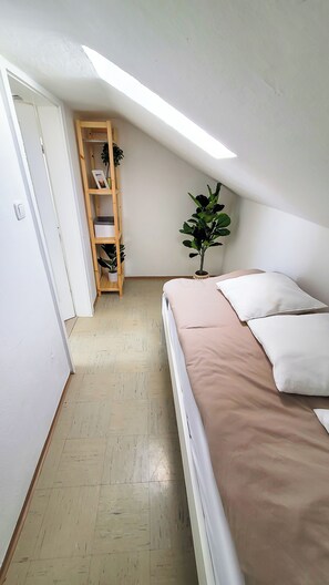 1 bedroom, WiFi, bed sheets