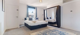 Large Spacious Home|Parking|8 bedrooms|sleeps 14